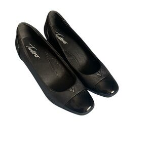 Trotters Women's Daisy Pump